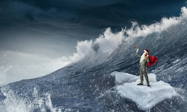 Babbo Natale sta cercando la strada. Mezzi misti — Foto Stock