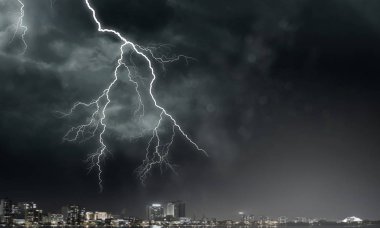 Dramatik gök gürültüsü arka plan