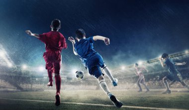 Çocuk futbol oynamak. Karışık teknik