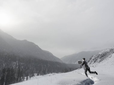 Hiçbir şey onu durduramaz. Karışık teknik