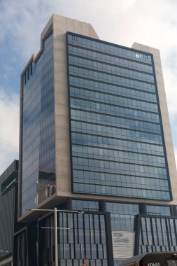 Gökdelen alttan görünüm