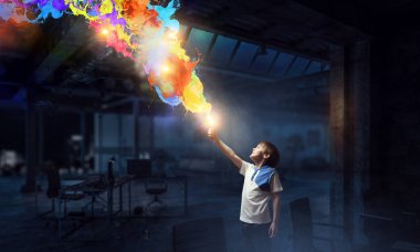 Çocukluk hakkında büyüdür. Karışık teknik