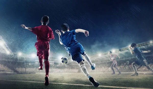 Çocuk futbol oynamak. Karışık teknik — Stok fotoğraf