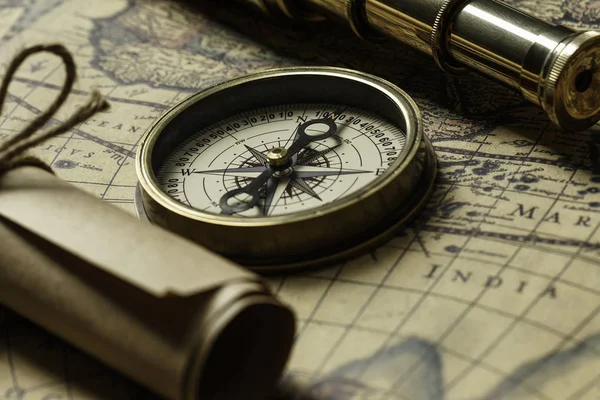 Retro compass with old map and spyglass — Stock Photo, Image