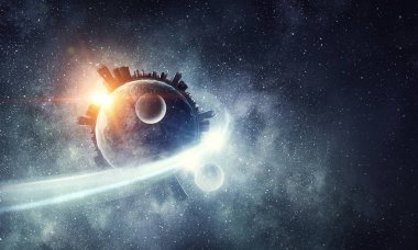 Uzayda uçan roket. Karışık teknik