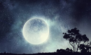 Gökyüzünde dolunay