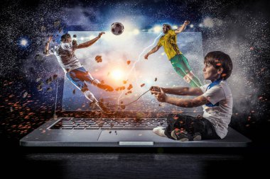 Bir video oyunu oynayan çocuk. Karışık teknik