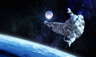 Astronot futbol oyna