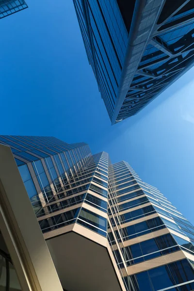 Skyscraper bottom view — Stock Photo, Image