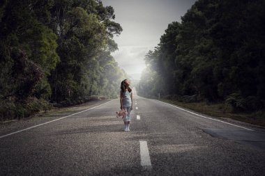 Kayıp ve yalnız hissediyor