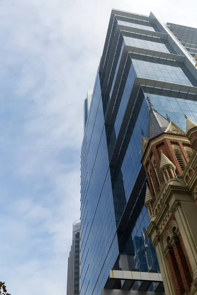 Gökdelen alttan görünüm