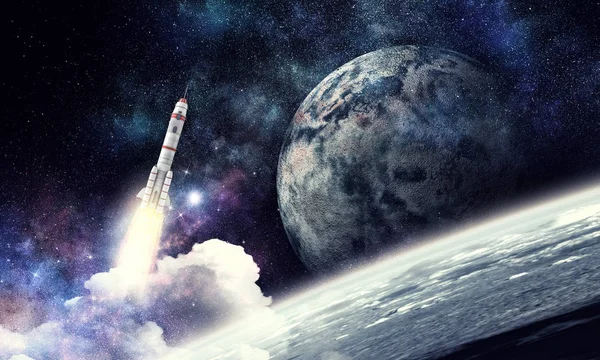 Cohete en el espacio. Medios mixtos —  Fotos de Stock