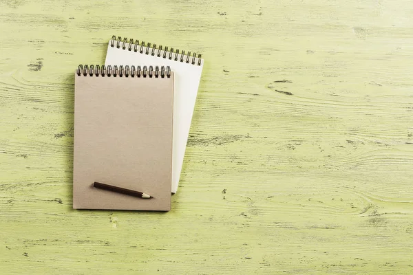 Cuaderno con lápiz — Foto de Stock