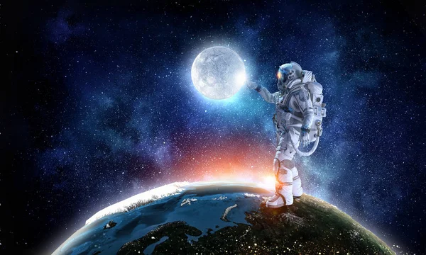 El hombre del espacio y su misión. Medios mixtos — Foto de Stock