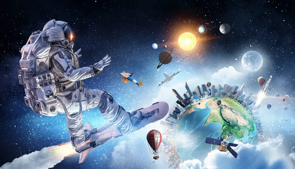 Yönetim Kurulu uçan üzerinde uzay adamı. Karışık teknik