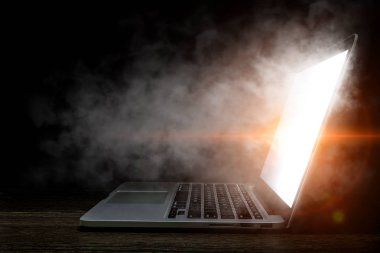 Dizüstü sorunu veya sonu. Karışık teknik