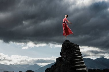 Dans tutkusu var. Karışık teknik