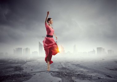 Dans tutkusu olduğunu