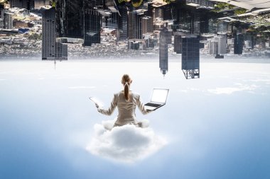 Kadın float şehir üzerinde