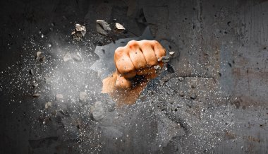 El ile duvar breaking. Karışık teknik