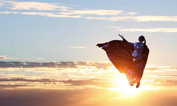 Super mulher no céu — Fotografia de Stock