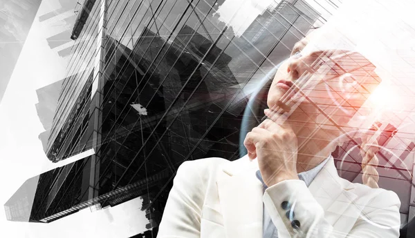 düşünceli iş kadını