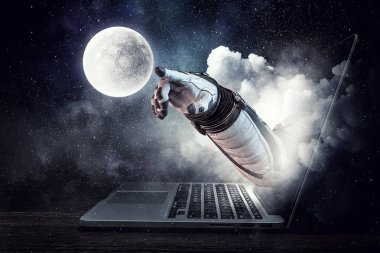 Medya teknoloji uzayda. Karışık teknik