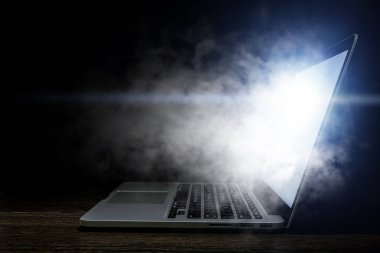 Dizüstü sorunu veya sonu. Karışık teknik