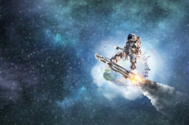 Yönetim Kurulu uçan üzerinde uzay adamı. Karışık teknik