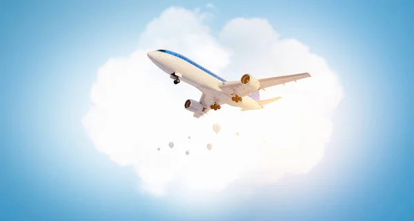 Αεροσκάφος στον ουρανό. Μικτή τεχνική — Φωτογραφία Αρχείου