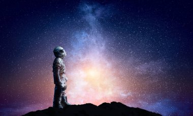 Uzay Adamı ve görevi. Karışık ortam