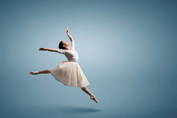 Bailarina y rejilla digital. medios mixtos —  Fotos de Stock