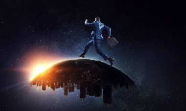 O büyük bir patron. Karışık ortam