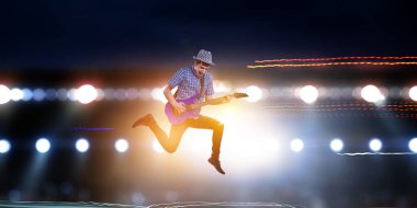 Konser partisi konsepti. Karışık ortam