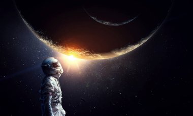 Uzay Adamı ve görevi. Karışık ortam