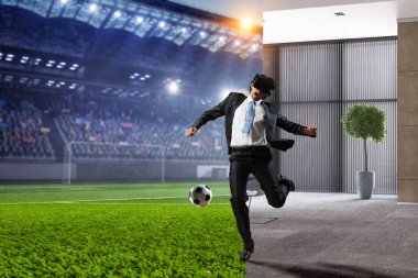 Sanal gerçeklik deneyin. Karışık teknik