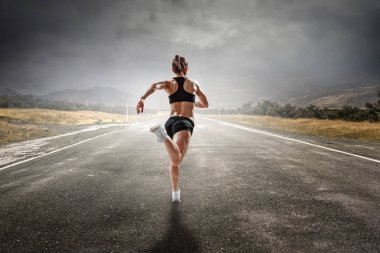 Koşmak sporcumuz yarışı. Karışık teknik
