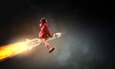 Küçük kız Ay 'da uçmak için sürükleniyor