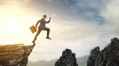 Acelesi olan bir işadamı. Karışık ortam