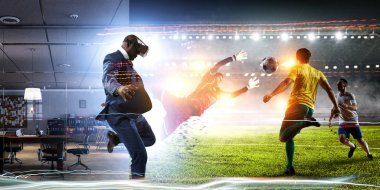 Sanal kasklı Afrikalı adam. Karışık ortam