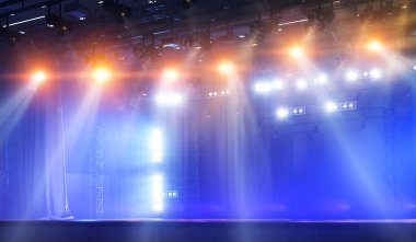 Işıklı spor stadyumu. Karışık ortam