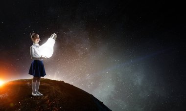 Eğitimin ışığı. Karışık ortam