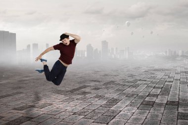 Onun dünya danstır. Karışık teknik