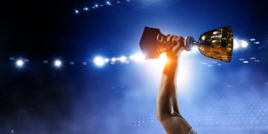 Büyük zaferini kutluyor. Karışık teknik