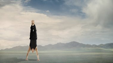 Aşırı yoga pratik. Karışık teknik