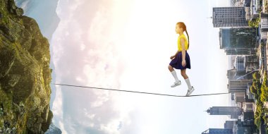 Güvende ve kararlı hissediyorum. Karışık ortam