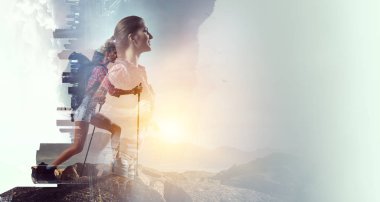 Yürüyüş veya trekking konsepti. Karışık ortam