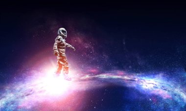 Uzay Adamı ve görevi. Karışık ortam