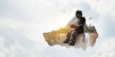 Uzay Adamı ve görevi. Karışık ortam