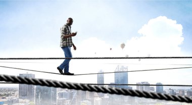 İnternet kullanan adam kavramı